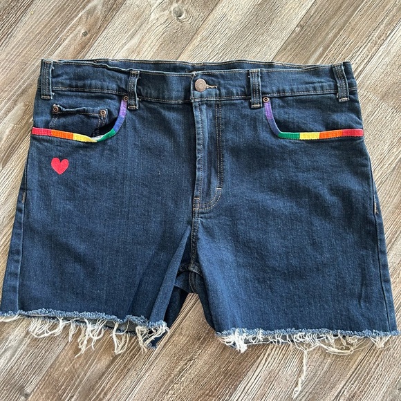 Hand painted cut off shorts - Picture 1 of 2